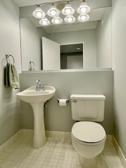 Building Photo - 40 E 9th St