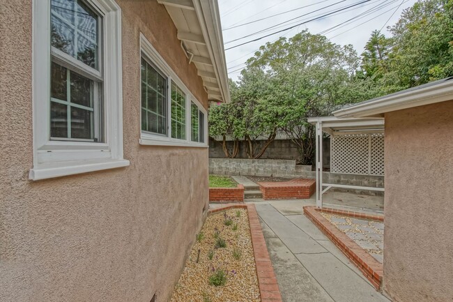 Building Photo - 7866 Flight Ave
