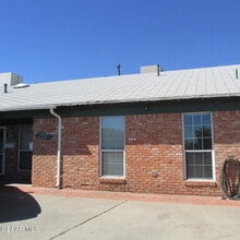 Building Photo - 2933 Wedgewood Dr