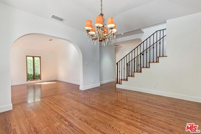 Building Photo - 503 N Vista St