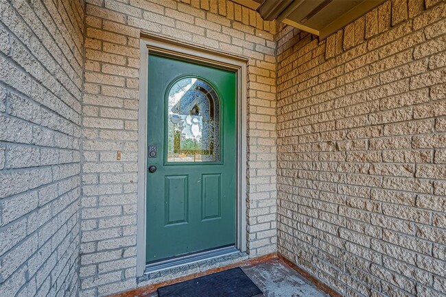 Building Photo - 7135 Woodland Oaks