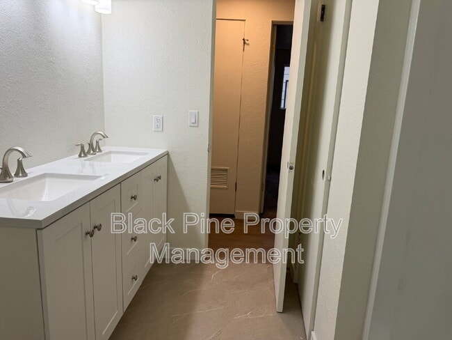 Building Photo - 1937 S Owyhee St