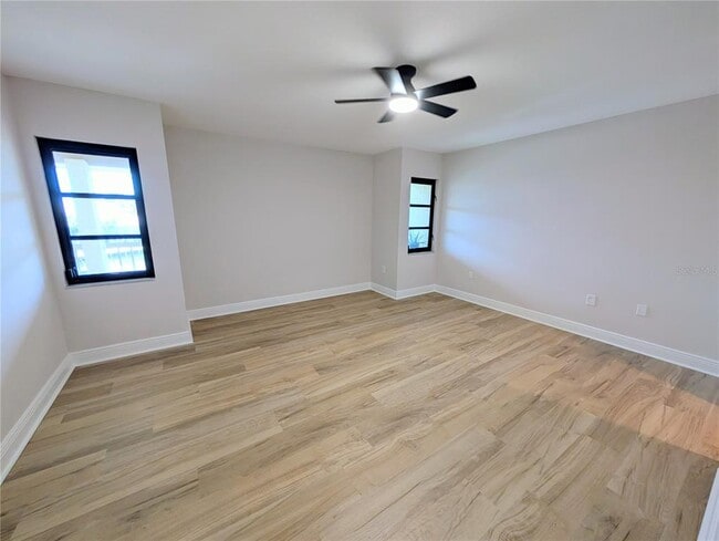 Building Photo - 3850 Mariners Walk