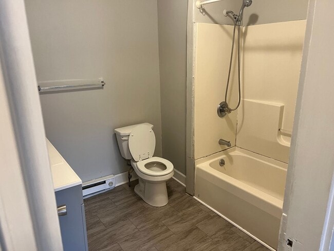 Building Photo - Recently Remodeled 4 Bedroom, 1.5 Bathroom House In Lancaster City