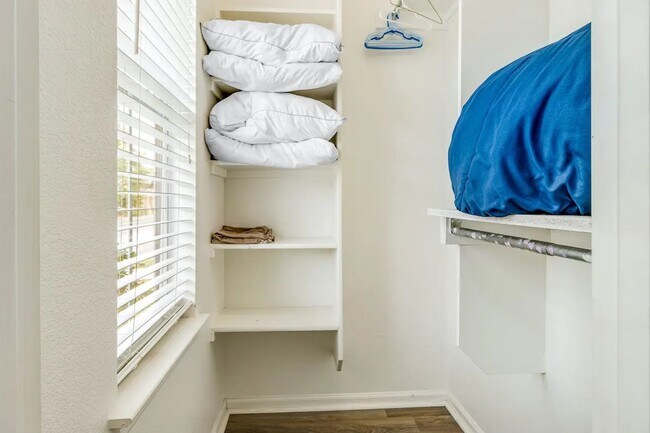 Building Photo - Charmer in Blanco River Village with Amazing Back Patio!