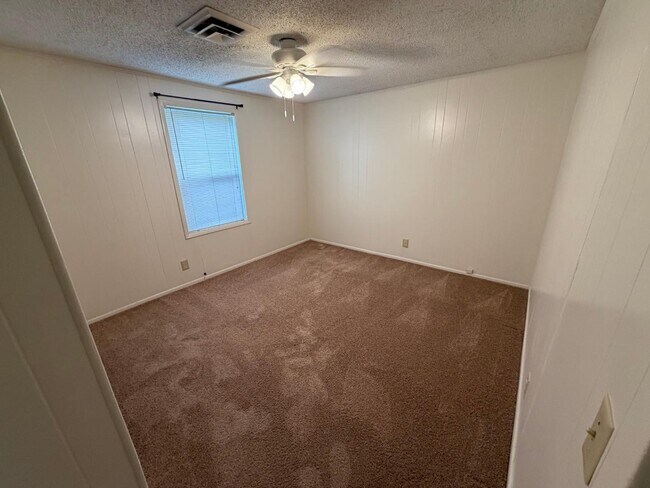 Building Photo - 1506 Idlewild Dr