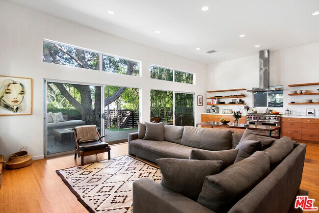 Building Photo - 639 Vernon Ave