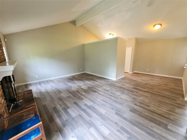 Building Photo - 3044 Cross Creek Dr