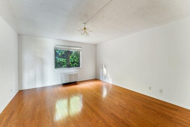 Building Photo - 1150 RIVER Rd