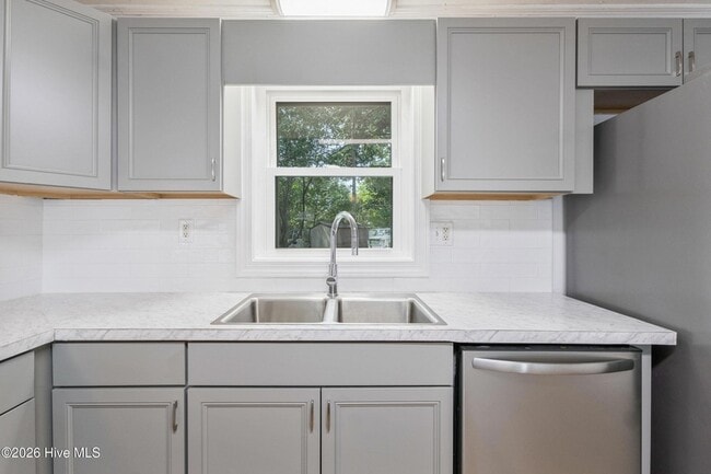 Building Photo - 1070 River Dr SW