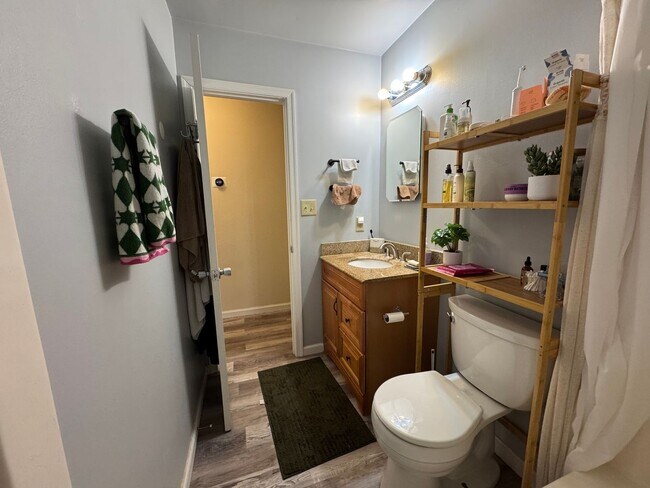 Building Photo - Well Maintained Single-Family Home in FC School District