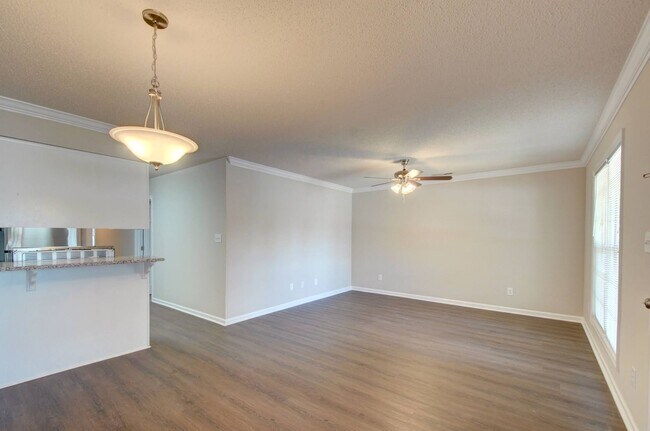 Building Photo - 136 Railroad Ridge Rd