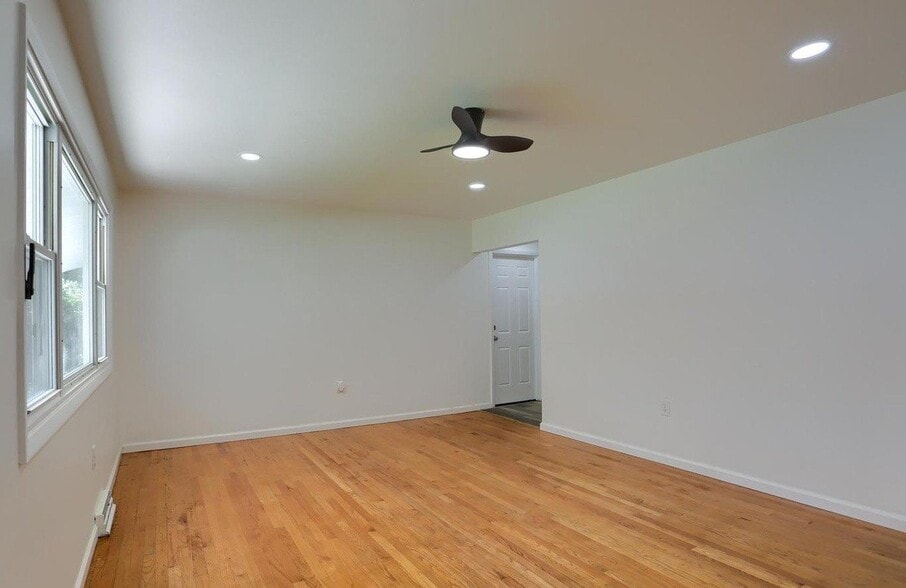 Building Photo - 426 Linden St