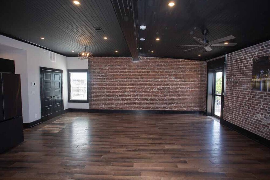 Building Photo - 1529 W Market St