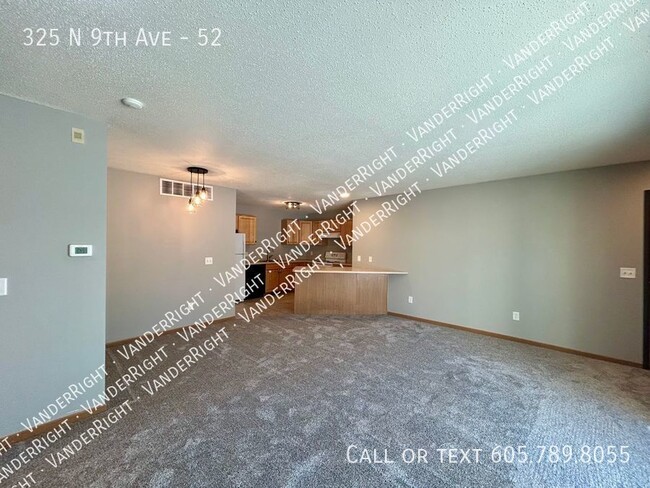 Building Photo - Walk Out 2 Bedroom With Private Patio!