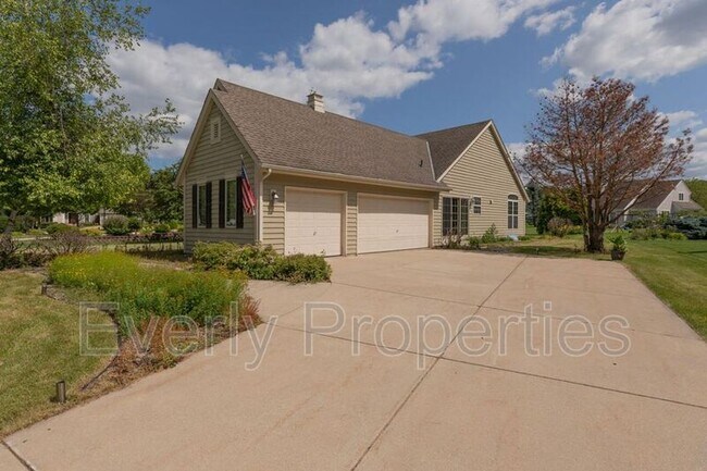 Building Photo - 1617 Legend Cir