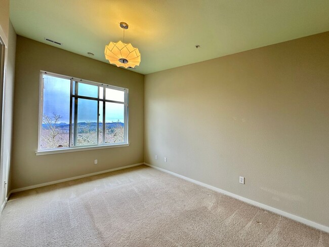 Building Photo - 2Bd/1.75Ba Issaquah Townhouse