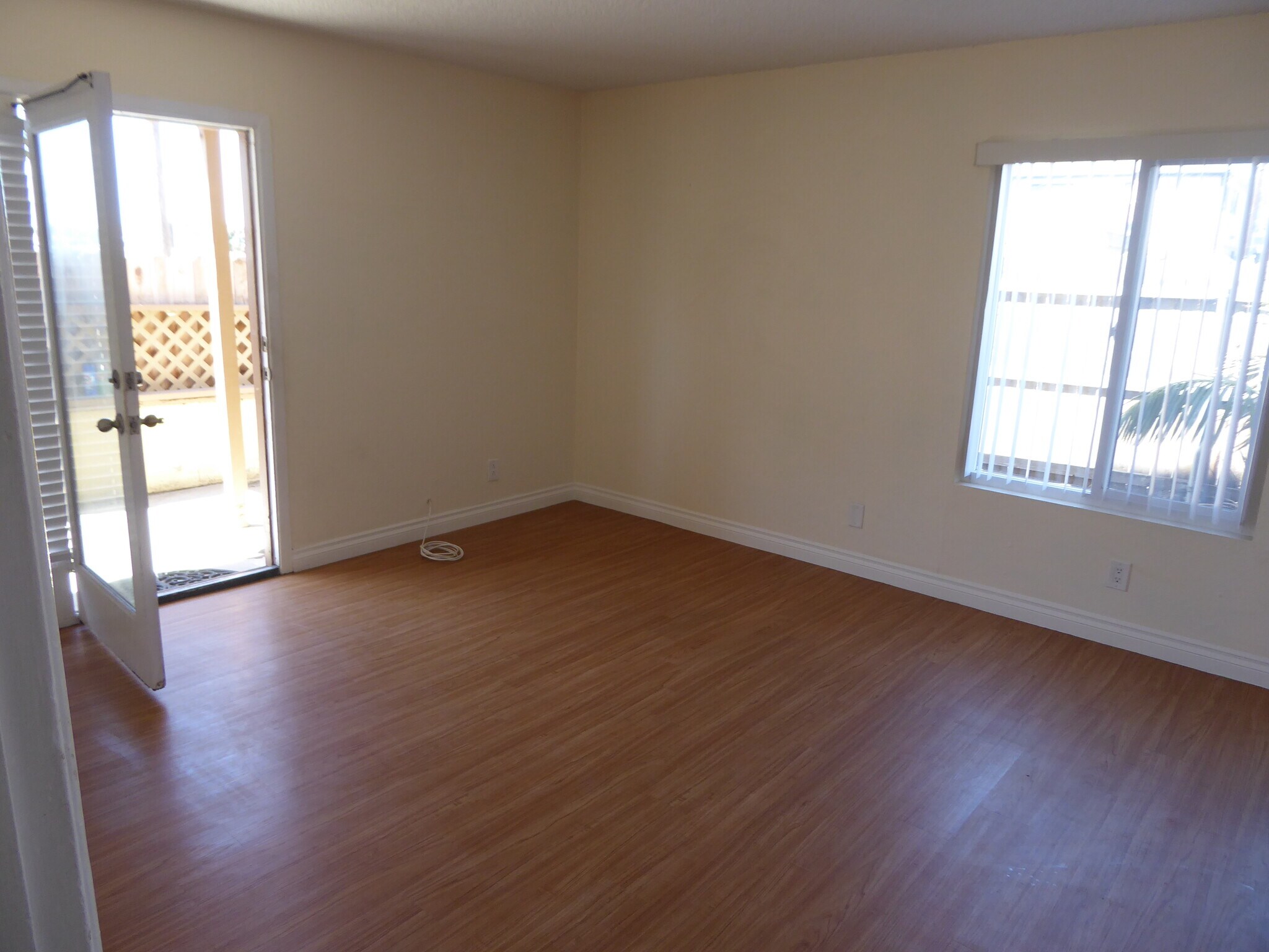 Living room - 214 Melrose Dr