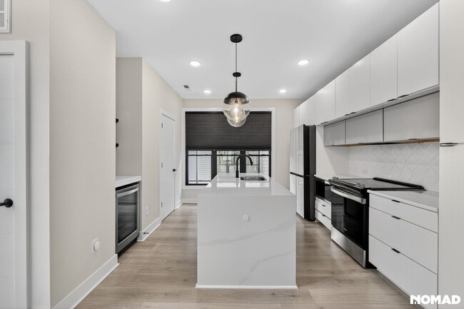 Building Photo - 215 Freeland Ln