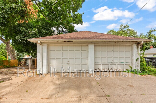 Building Photo - 2315 N. 61st.