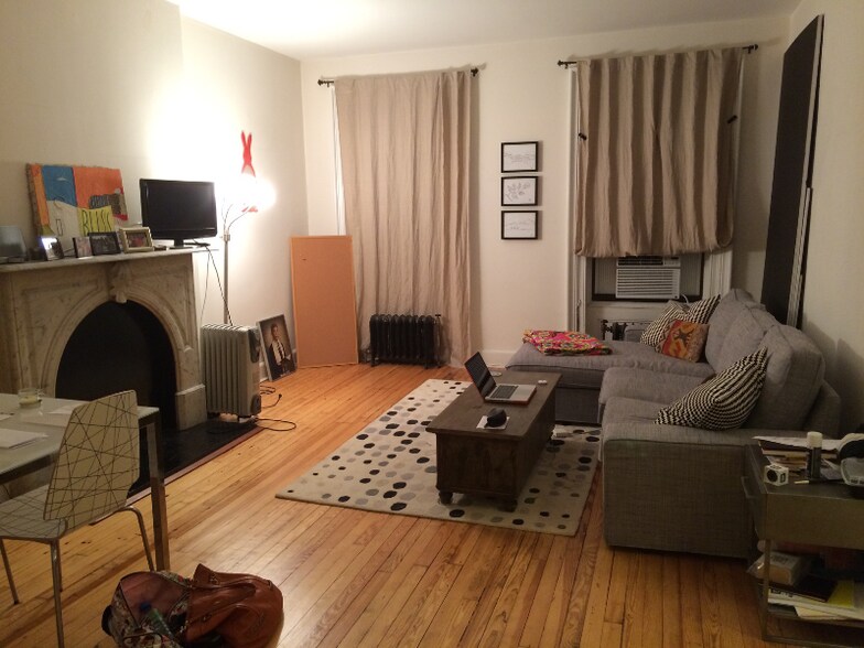 Primary Photo - 161 E 61st St
