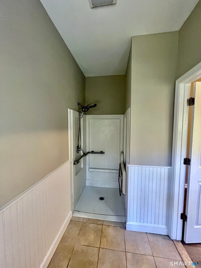 Building Photo - 17 Riverview Ct