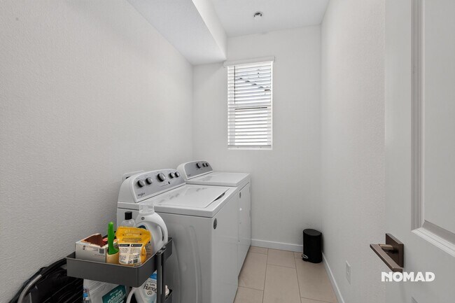 Building Photo - 9695 Browns Peak Cir