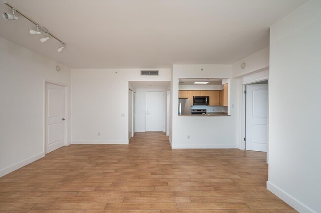 Building Photo - 2475 Brickell Ave