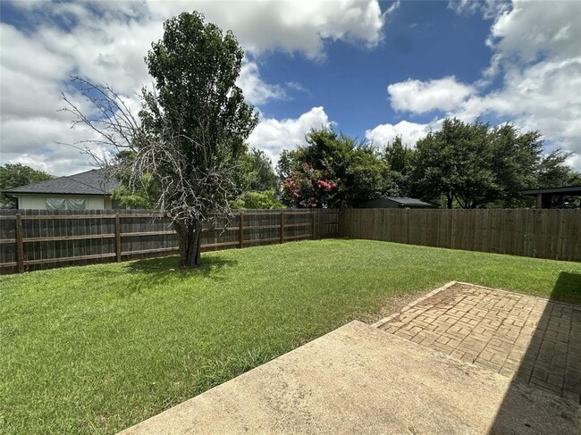 Building Photo - 610 Riverway Ln