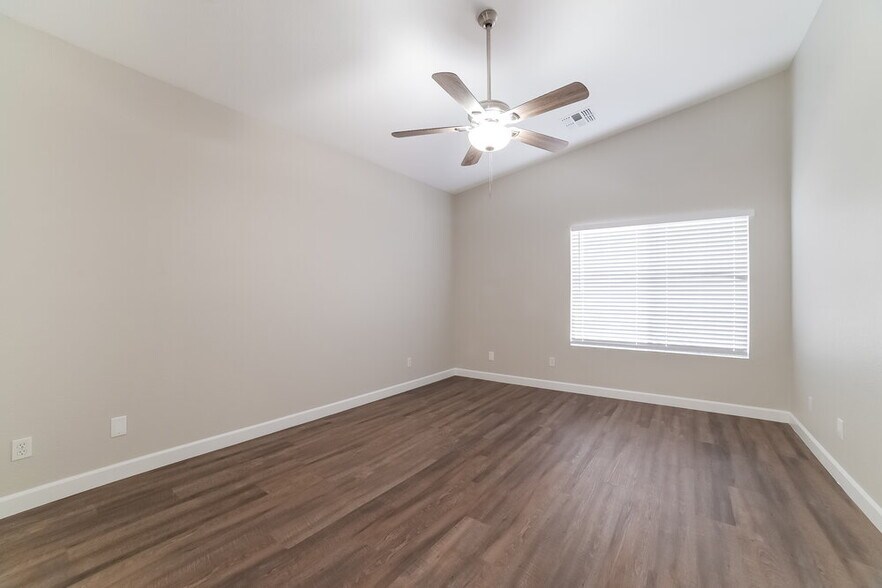 Building Photo - 947 S Tucana Ln