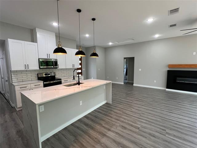 Building Photo - 851 Welch Ln