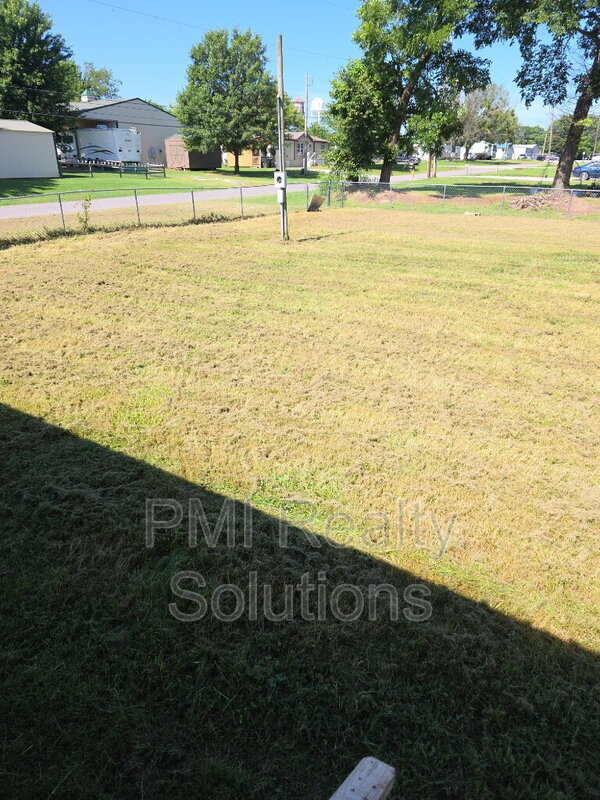 Building Photo - 305 W Dixieland Ave