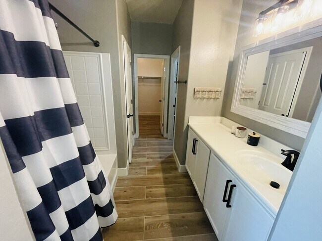 Building Photo - 21918 N Bradford Dr