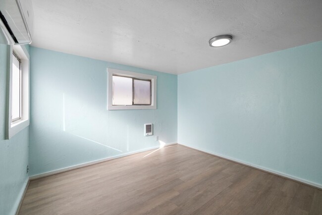 Building Photo - Newly renovated 2bdrm 1 bath house with 3 ...