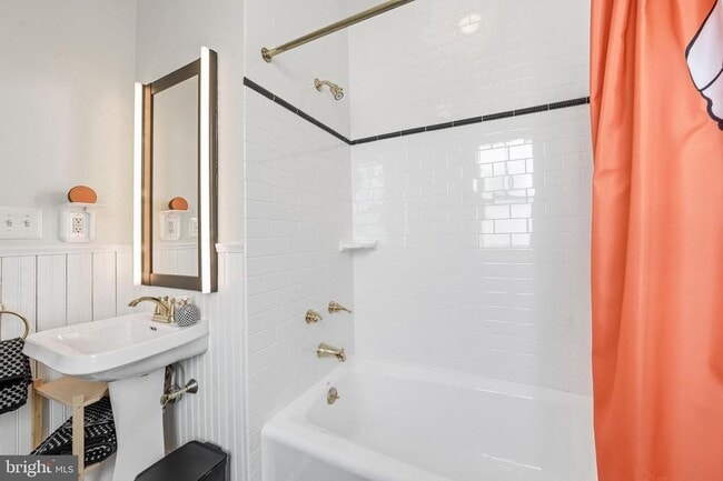 Building Photo - 346 E Union St