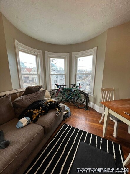 Building Photo - 59 Cedar St