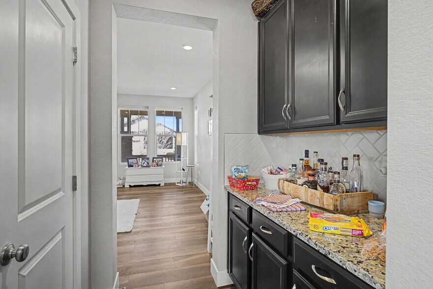 Building Photo - 2102 Summerlin Ln