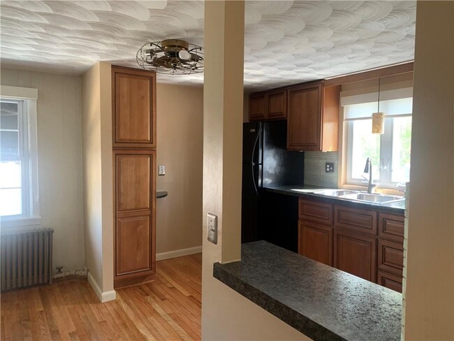 Building Photo - 38 Brae St