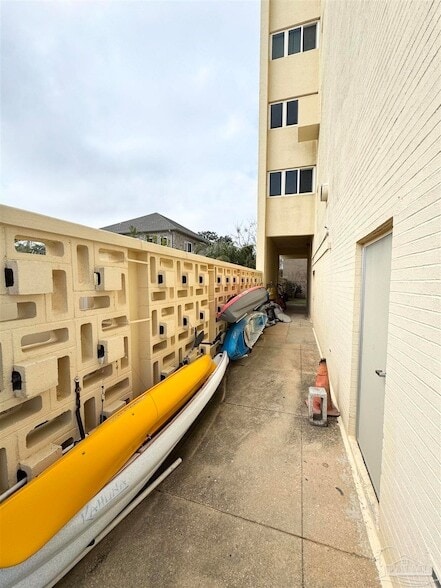 Building Photo - 825 Bayshore Dr