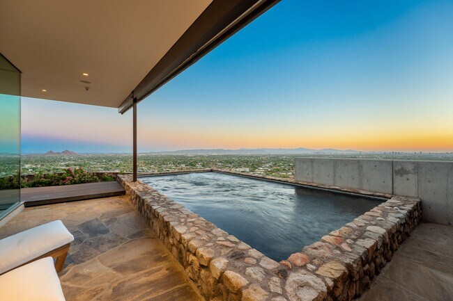 Building Photo - 4925 E Red Rock Dr