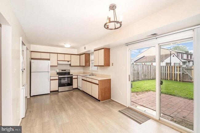 Building Photo - 7624 Wedgewood Dr