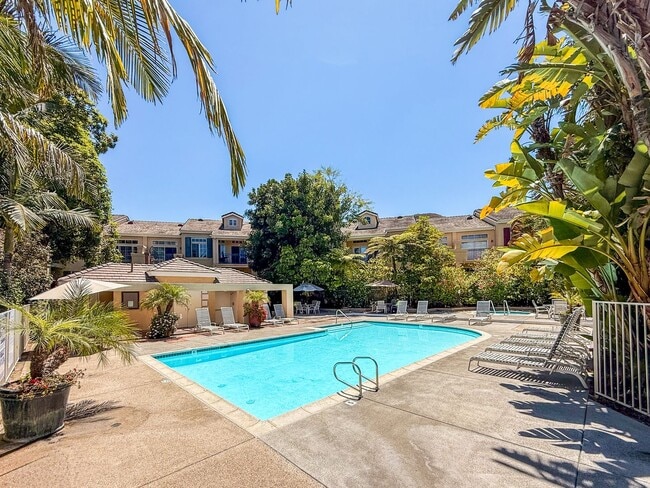 Building Photo - SD: 2BD/2BA Townhome with Private Balcony, 2-Car Garage, and Loft!