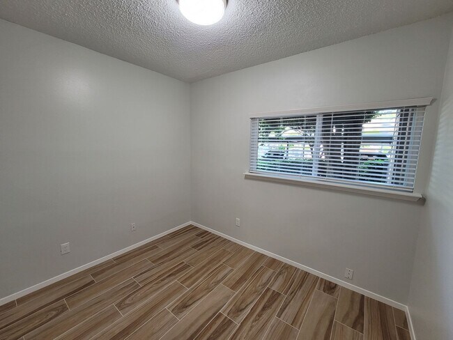 Building Photo - 7055 N Holiday Dr