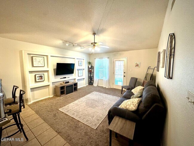 Building Photo - 10041 Paloma Dr