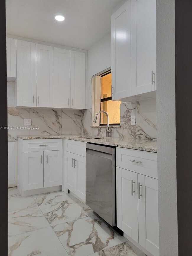Building Photo - 3883 Coral Tree Cir