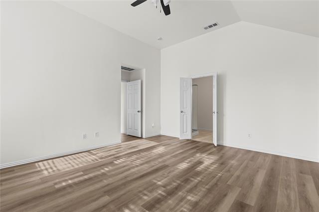 Building Photo - 2698 Lake Ridge Dr