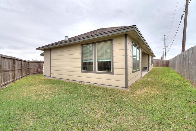Building Photo - 7202 Lake Melody
