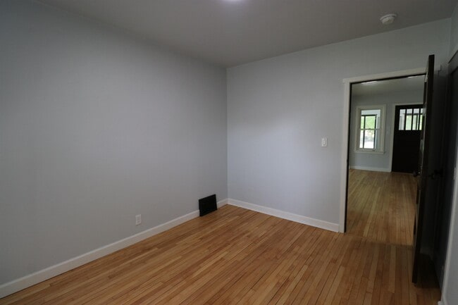 Building Photo - 855 Langlade Ave