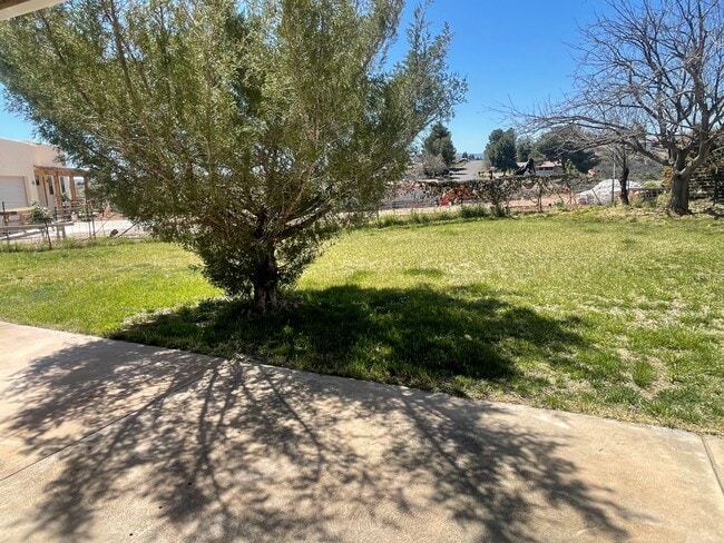 Building Photo - 3 Bed 2 Bath Contact Property Pros Realty ...