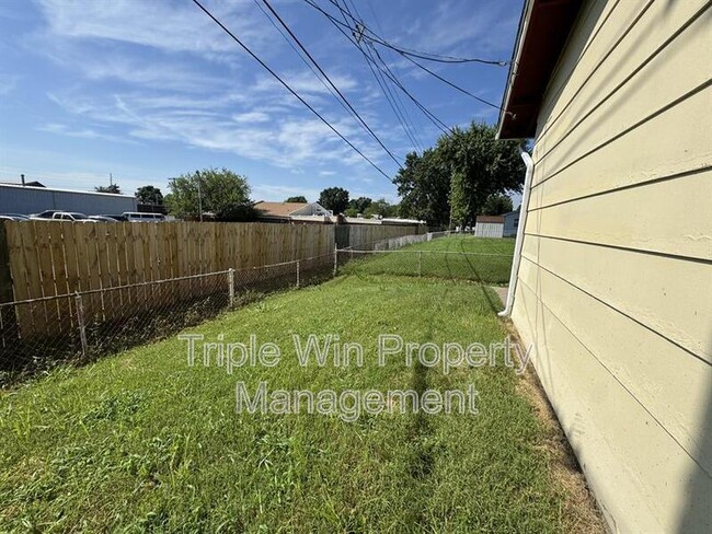Building Photo - 690 Wiethaupt Rd